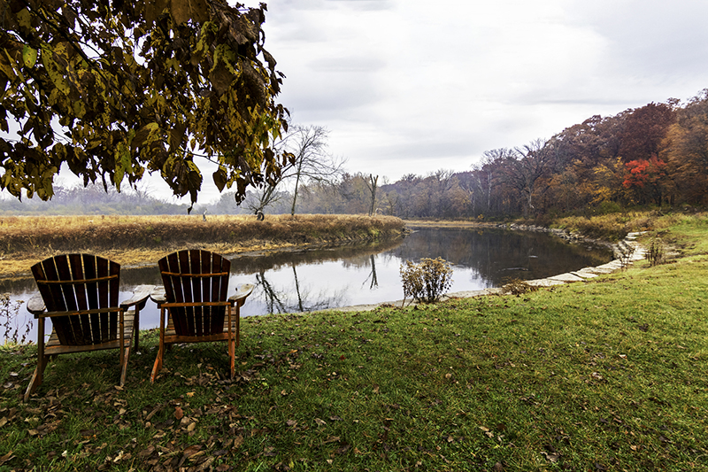 Relaxing scene on the Des Plaines River in suburban Chicago