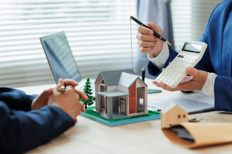 real estate agent assisting